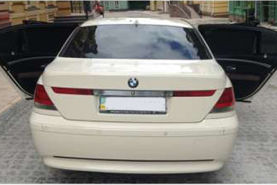 Автомбиль премиум класса BMW 745 LI на прокат в Киеве