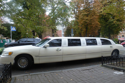 Лимузин Lincoln Town Car на прокат в Киеве
