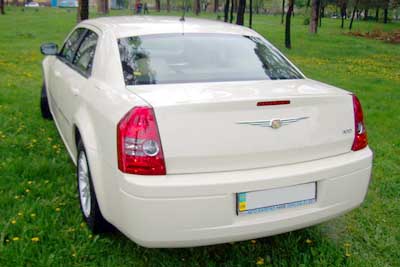 VIP автомобиль Chrysler C300 на прокат в Киеве