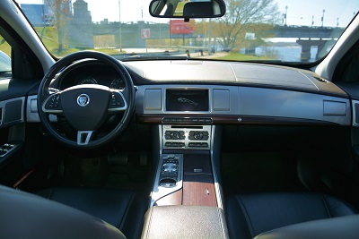Седан класса люкс Jaguar XF на прокат в Киеве