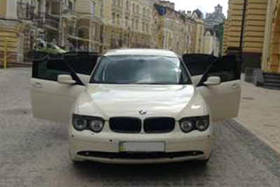 Автомбиль премиум класса BMW 745 LI на прокат в Киеве